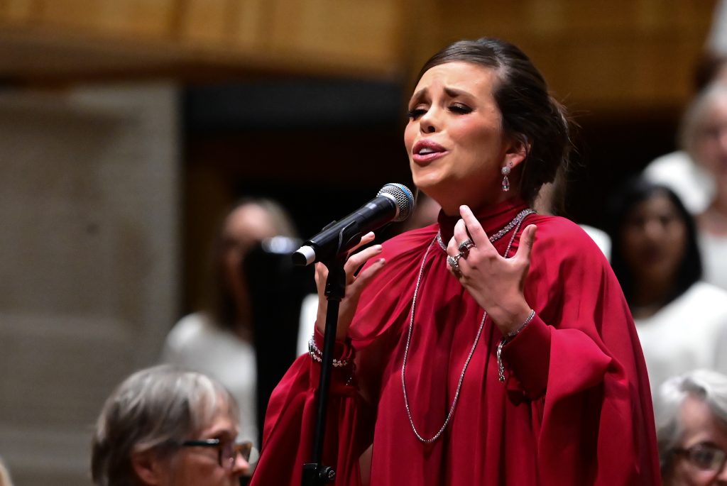 Coro do Tabernáculo retorna ao Brasil após 45 anos e recebe famosos em première