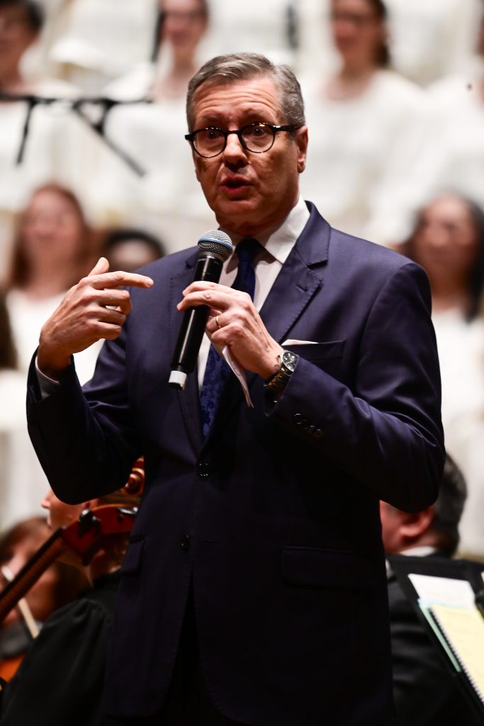 Coro do Tabernáculo retorna ao Brasil após 45 anos e recebe famosos em première