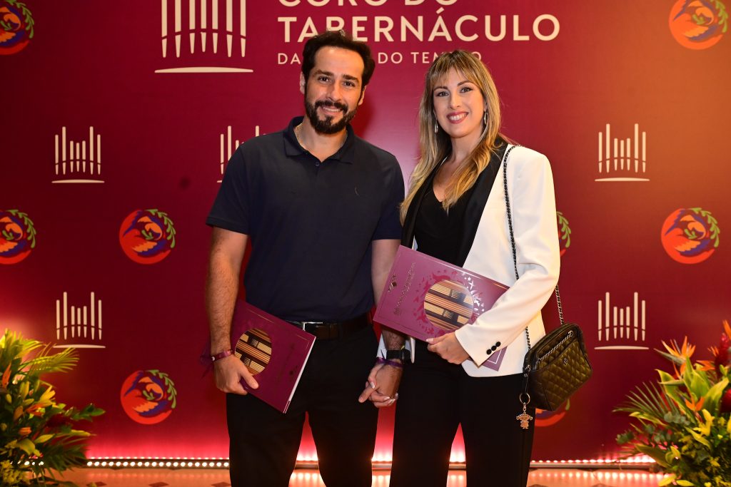 Coro do Tabernáculo retorna ao Brasil após 45 anos e recebe famosos em première