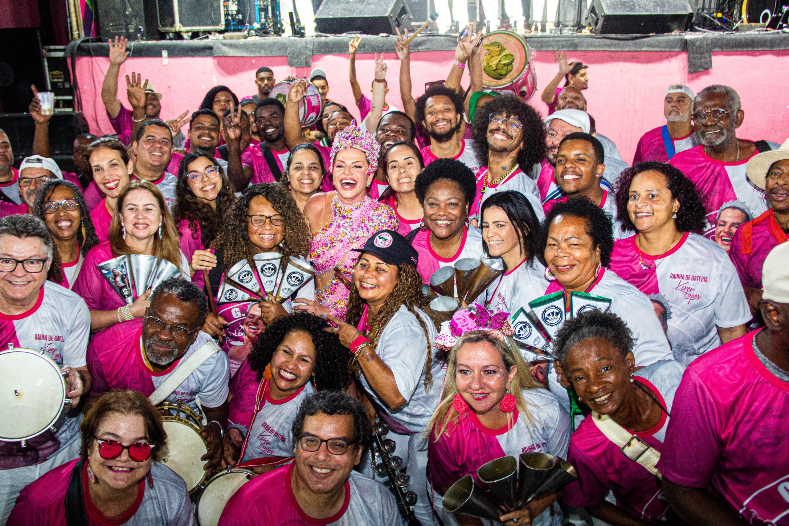 Escola de Samba tem quadra atingida por incêndio