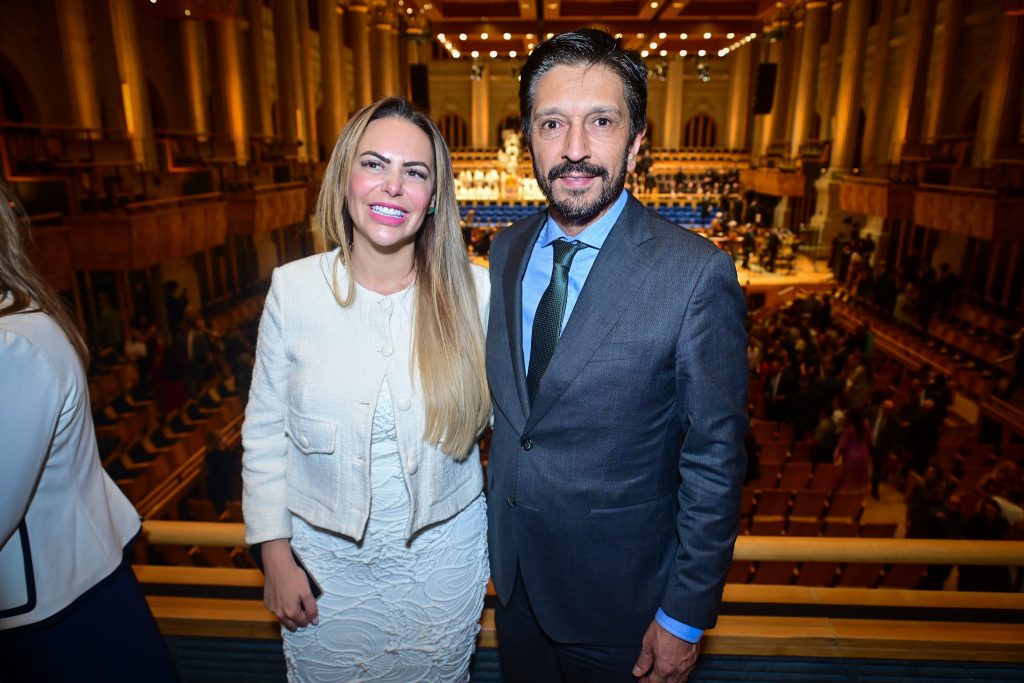 Coro do Tabernáculo retorna ao Brasil após 45 anos e recebe famosos em première