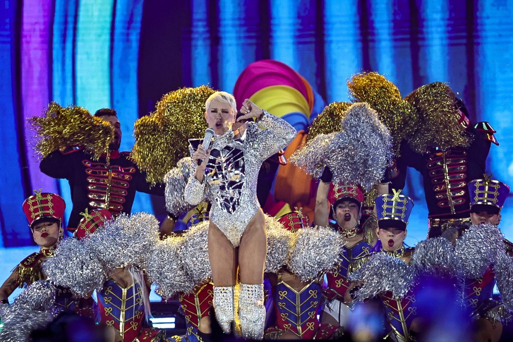 Nave de Xuxa tem 400kg e foi feita pela mesma equipe do cavalo de Beyoncé