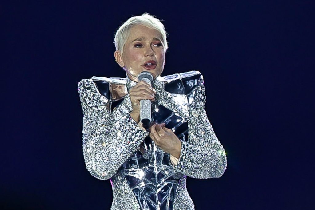 Nave de Xuxa tem 400kg e foi feita pela mesma equipe do cavalo de Beyoncé